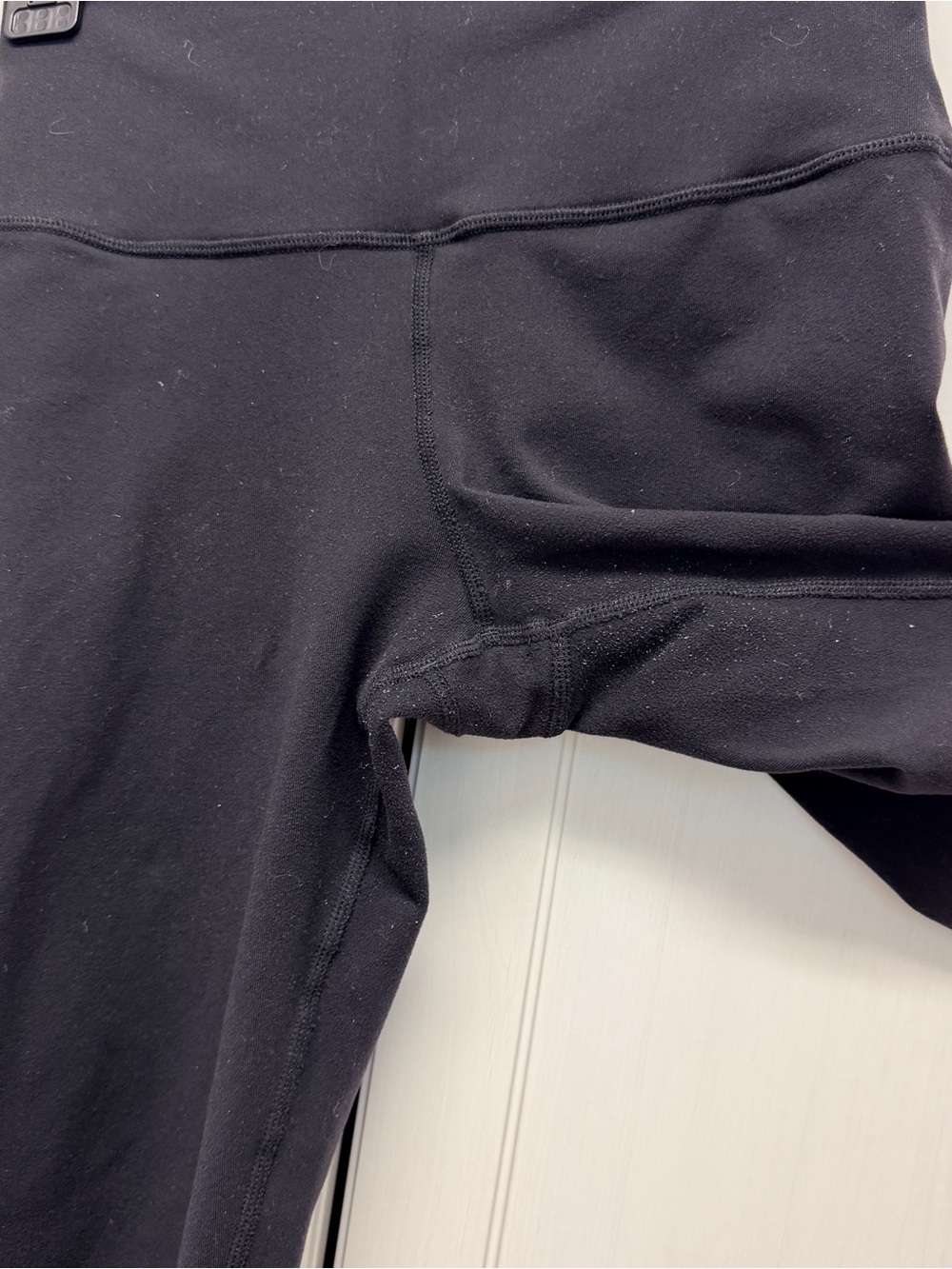 Alo Woman’s Black Active Leggings - Picture 5 of 6